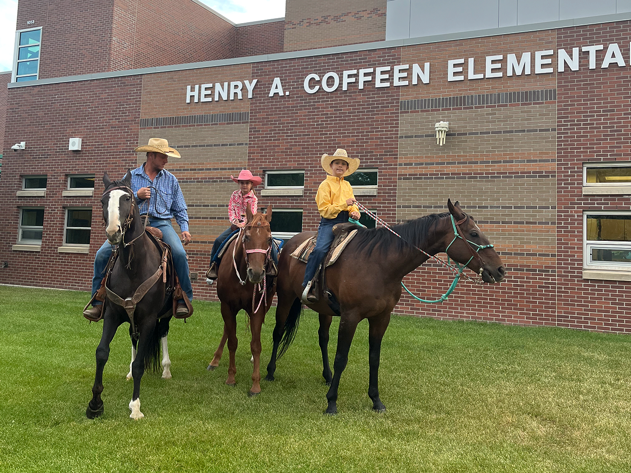 Coffeen Elementary Horse Riding | Sheridan County School District #2